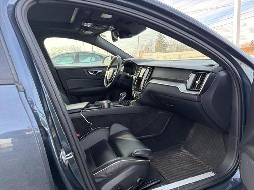 2021 Volvo S60 T6 R-Design