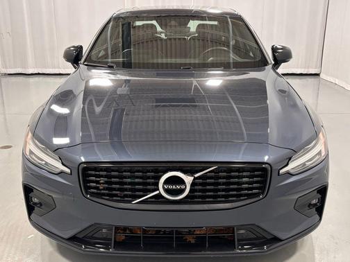 2021 Volvo S60 T6 R-Design