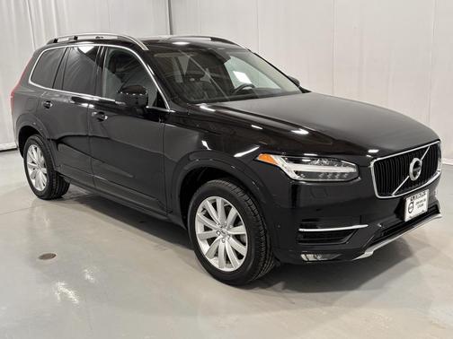 2016 Volvo XC90 T6 Momentum