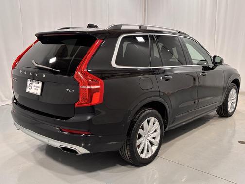 2016 Volvo XC90 T6 Momentum