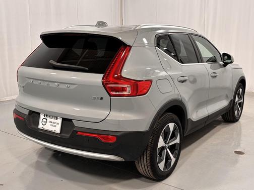 2025 Volvo XC40 B5 Plus Bright Theme