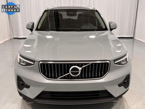 2025 Volvo XC40 B5 Plus Bright Theme