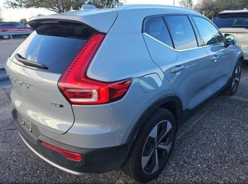 2025 Volvo XC40 B5 Plus Bright Theme