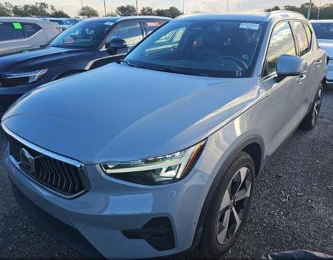 2025 Volvo XC40 B5 Plus Bright Theme