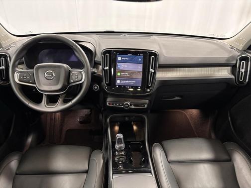 2025 Volvo XC40 B5 Plus Bright Theme