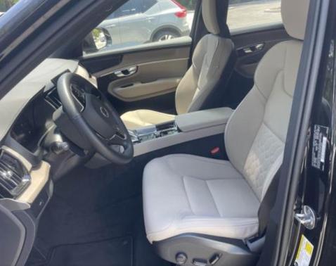 Onyx Black Metallic 2025 Volvo XC90 B5 Plus 7-Seater