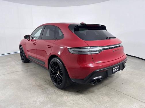 Carmine Red 2024 Porsche Macan