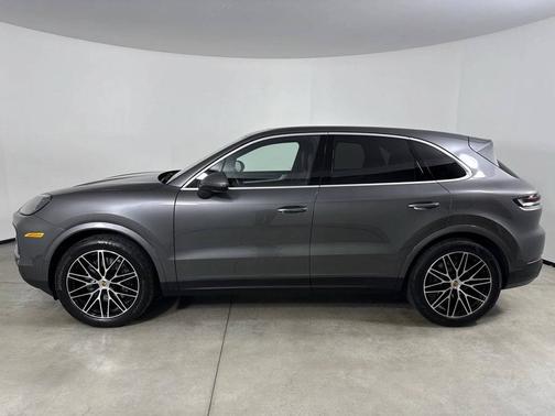 Quartzite Grey Metallic 2024 Porsche Cayenne