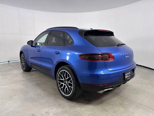 Sapphire Blue Metallic 2018 Porsche Macan