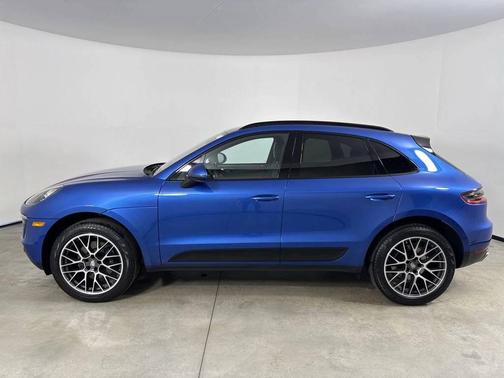 Sapphire Blue Metallic 2018 Porsche Macan