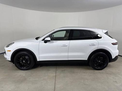 Carrara White Metallic 2023 Porsche Cayenne