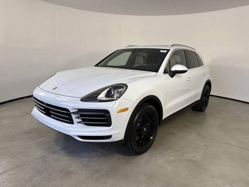 Carrara White Metallic 2023 Porsche Cayenne