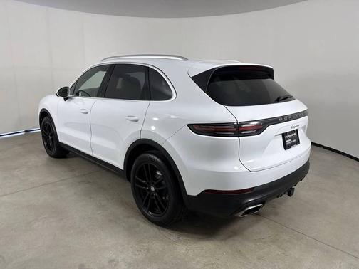 Carrara White Metallic 2023 Porsche Cayenne