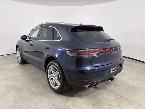 Night Blue Metallic 2021 Porsche Macan