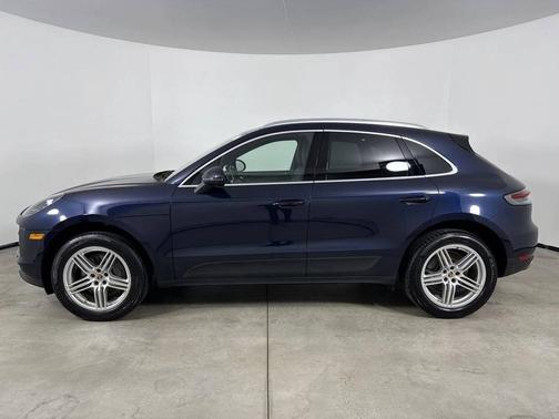 Night Blue Metallic 2021 Porsche Macan