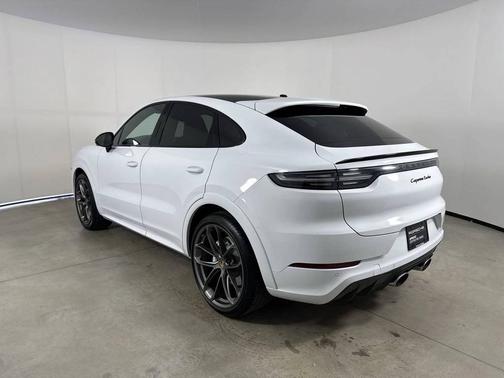 Carrara White Metallic 2023 Porsche Cayenne