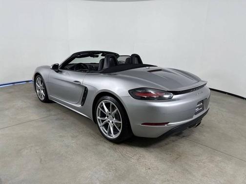 GT-Silver Metallic 2018 Porsche 718 Boxster