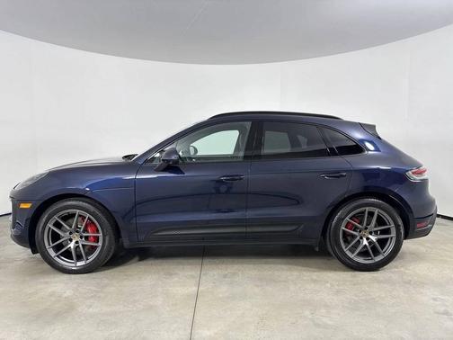 Night Blue Metallic 2022 Porsche Macan