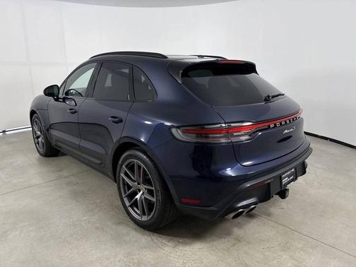 Night Blue Metallic 2022 Porsche Macan