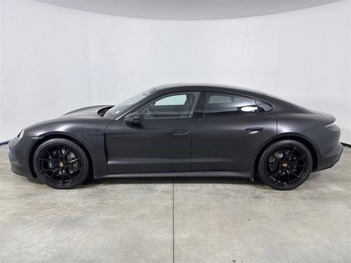 2025 Porsche Taycan 