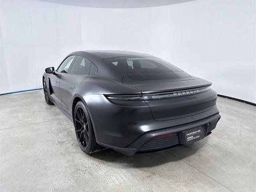 2025 Porsche Taycan 