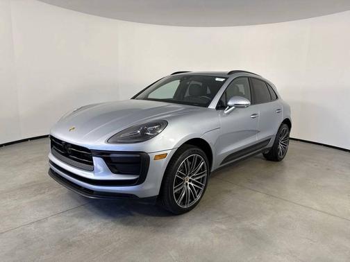 Dolomite Silver Metallic 2026 Porsche Macan