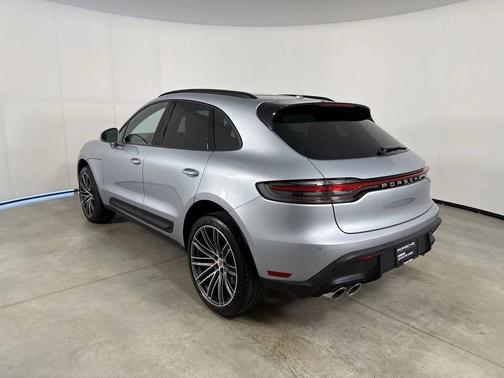 Dolomite Silver Metallic 2026 Porsche Macan