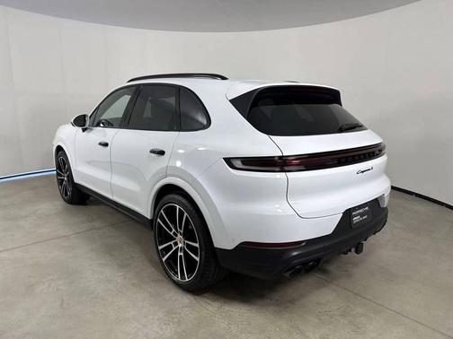 Carrara White Metallic 2025 Porsche Cayenne