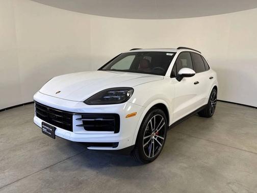 Carrara White Metallic 2025 Porsche Cayenne