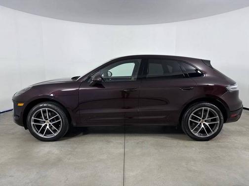 Copper Ruby Metallic 2023 Porsche Macan