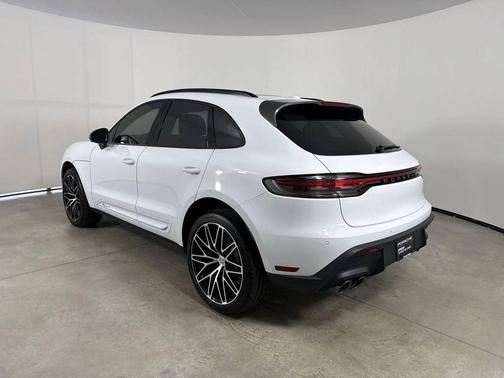 Carrara White Metallic 2026 Porsche Macan