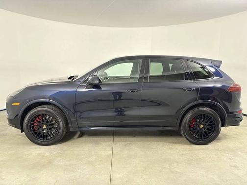 Moonlight Blue Metallic 2018 Porsche Cayenne