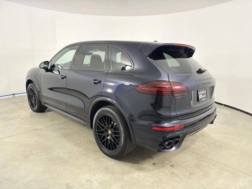 Moonlight Blue Metallic 2018 Porsche Cayenne