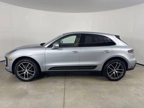 Dolomite Silver Metallic 2023 Porsche Macan