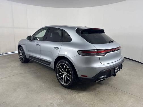 Dolomite Silver Metallic 2023 Porsche Macan