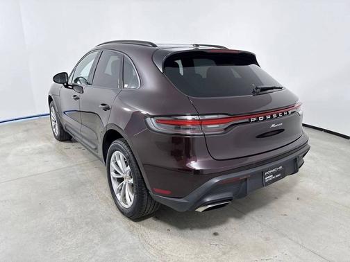 Copper Ruby Metallic 2025 Porsche Macan