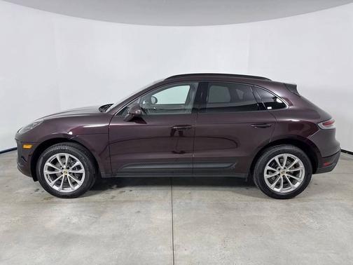 Copper Ruby Metallic 2025 Porsche Macan