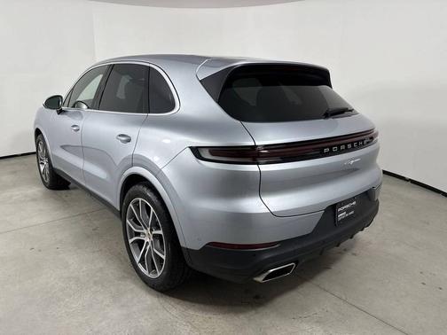 Dolomite Silver Metallic 2025 Porsche Cayenne