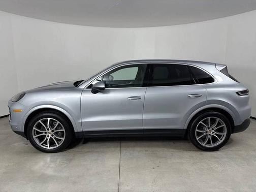 Dolomite Silver Metallic 2025 Porsche Cayenne