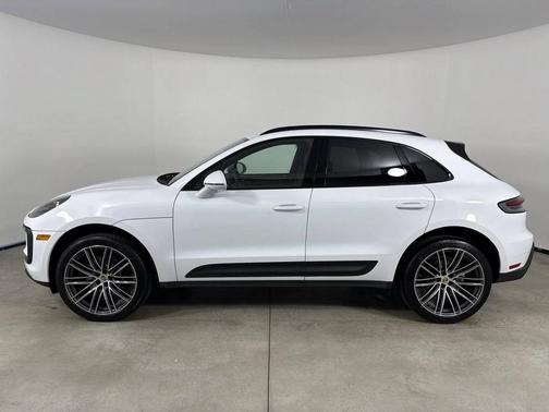 Carrara White Metallic 2026 Porsche Macan