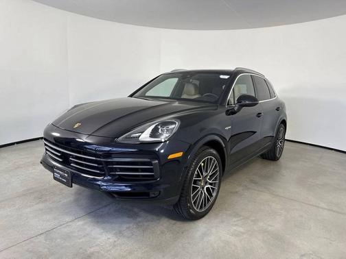 Moonlight Blue Metallic 2021 Porsche Cayenne