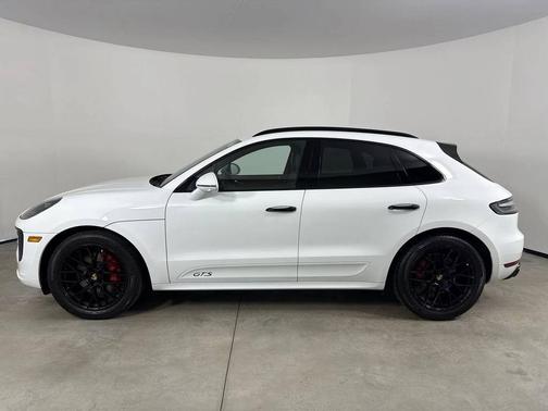 White 2020 Porsche Macan