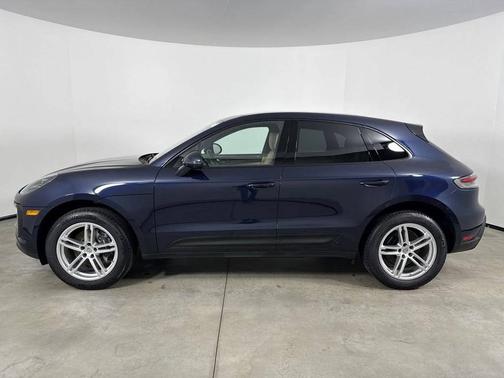 Night Blue Metallic 2022 Porsche Macan