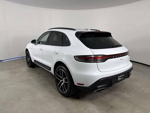 Carrara White Metallic 2024 Porsche Macan