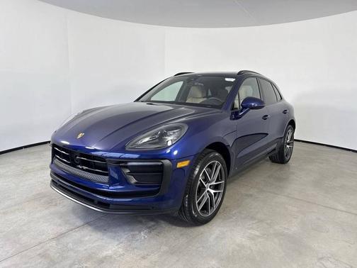 Gentian Blue Metallic 2025 Porsche Macan