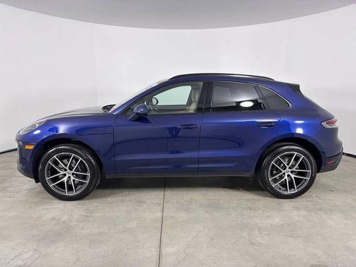 Gentian Blue Metallic 2025 Porsche Macan