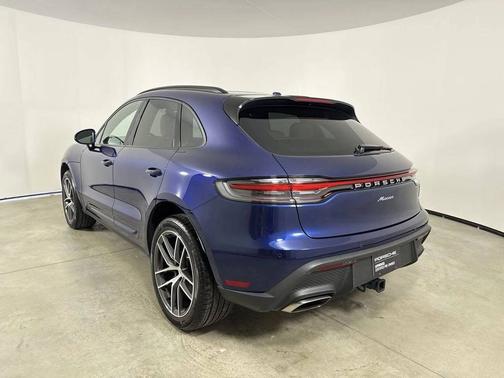 Gentian Blue Metallic 2025 Porsche Macan