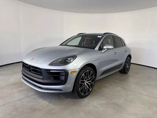 Dolomite Silver Metallic 2026 Porsche Macan