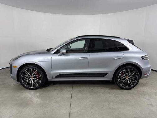 Dolomite Silver Metallic 2026 Porsche Macan