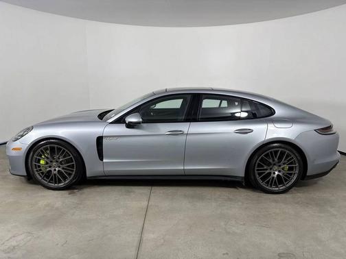 2021 Porsche Panamera 